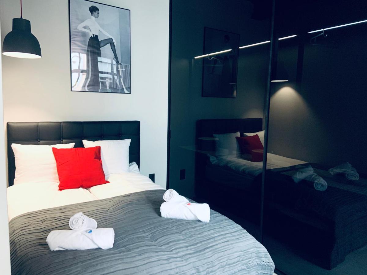 5 Star Apartments - Luxury & Comfort 耶莱尼亚古拉 外观 照片