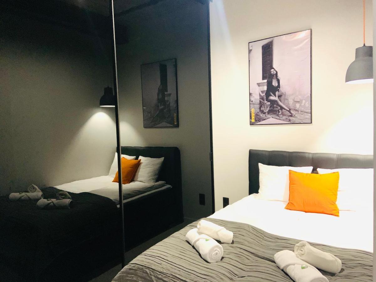 5 Star Apartments - Luxury & Comfort 耶莱尼亚古拉 外观 照片