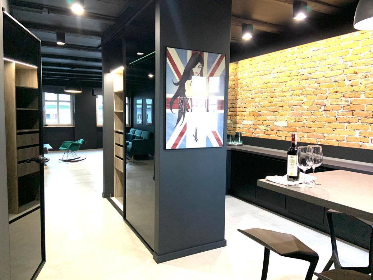 5 Star Apartments - Luxury & Comfort 耶莱尼亚古拉 外观 照片