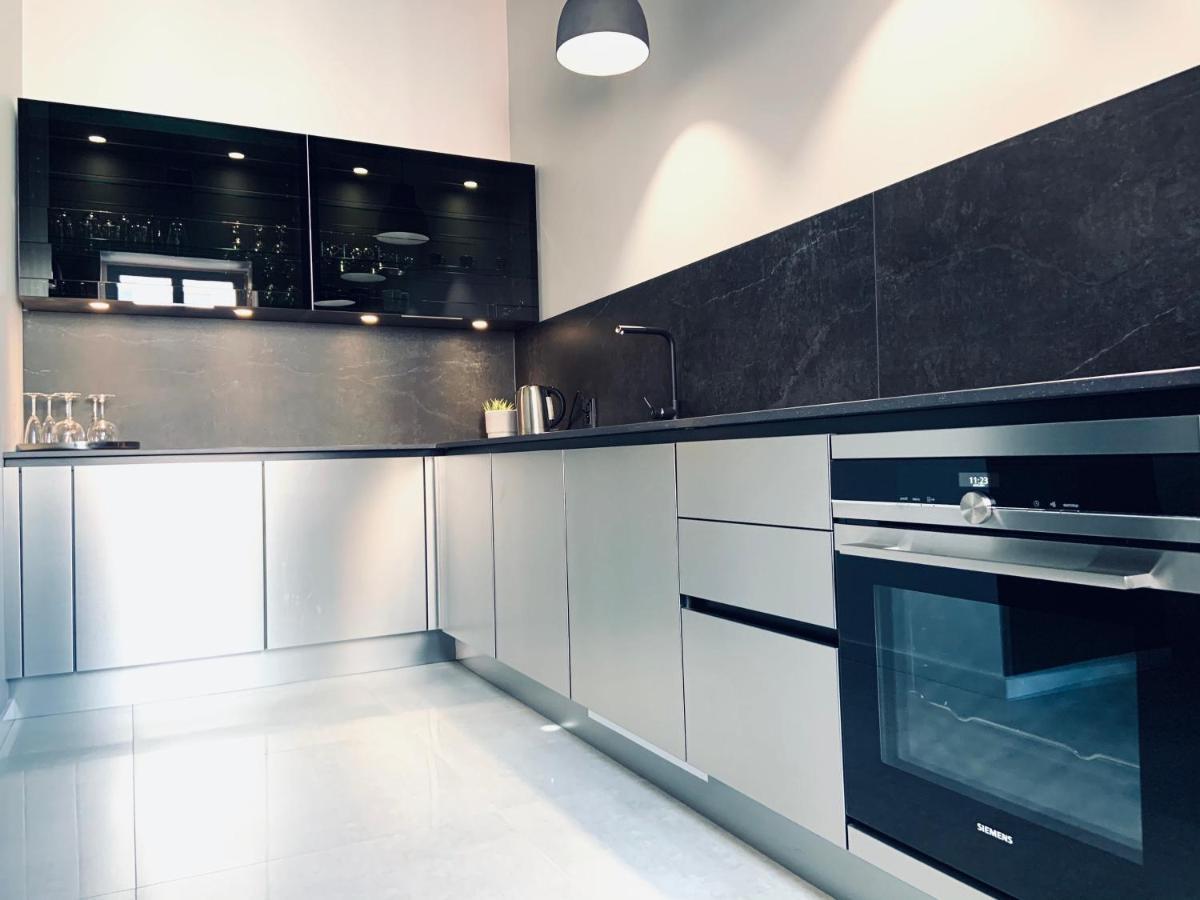 5 Star Apartments - Luxury & Comfort 耶莱尼亚古拉 外观 照片