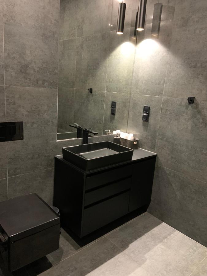 5 Star Apartments - Luxury & Comfort 耶莱尼亚古拉 外观 照片