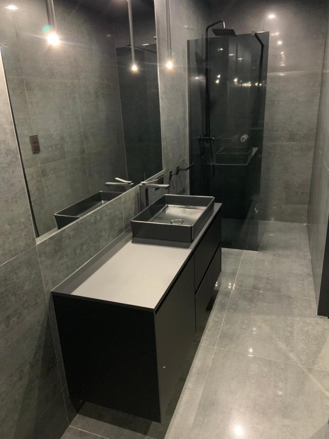 5 Star Apartments - Luxury & Comfort 耶莱尼亚古拉 外观 照片